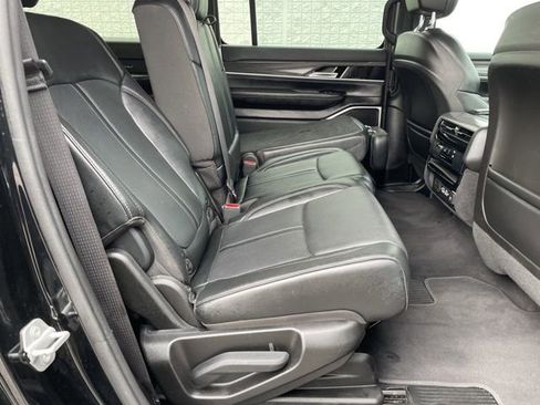 Used 2023 Jeep Wagoneer L Series II AWD/4WD image 16