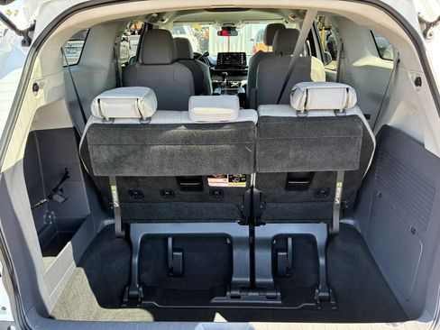 Used 2022 Toyota Sienna LE FWD image 28