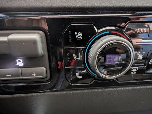 Used 2025 Chevrolet Silverado 2500 High Country w/ High Country Premium Package image 33