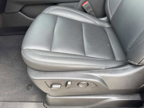 Used 2025 Chevrolet Suburban Z71 w/ Comfort Package image 20