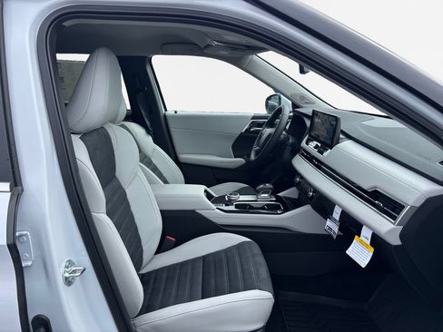New 2026 Mitsubishi Outlander AWD image 25