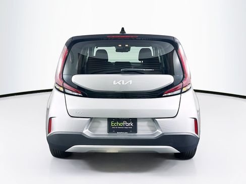 Used 2025 Kia Soul LX w/ LX Technology Package FWD image 7