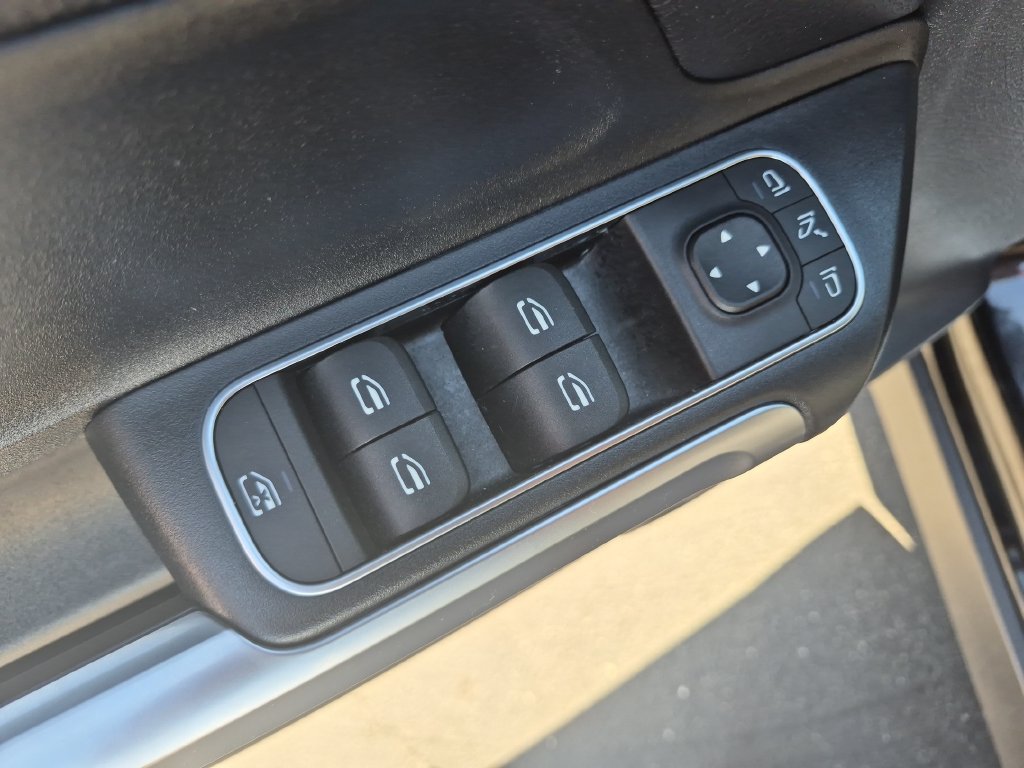Used 2023 Mercedes-Benz GLB 250 image 13