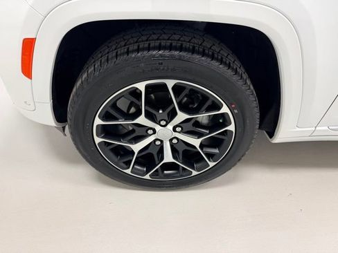 Used 2024 Jeep Grand Cherokee Summit AWD/4WD image 20