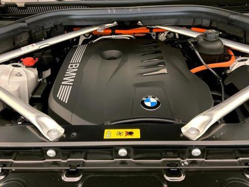 New 2026 BMW X5 xDrive50e w/ Climate Comfort Package image 8