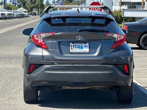 Used 2021 Toyota C-HR XLE FWD image 8