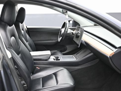 Used 2022 Tesla Model Y Long Range image 41