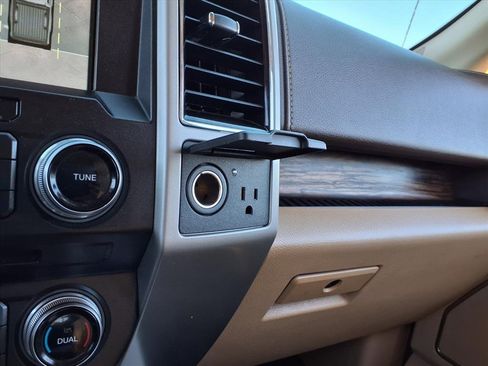 Used 2018 Ford F150 Lariat w/ Equipment Group 502A Luxury image 33