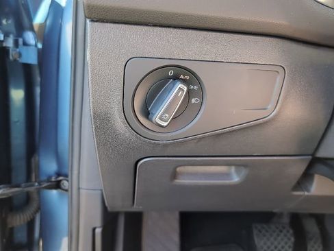 Used 2018 Volkswagen Tiguan SE w/ Panoramic Sunroof Package image 23