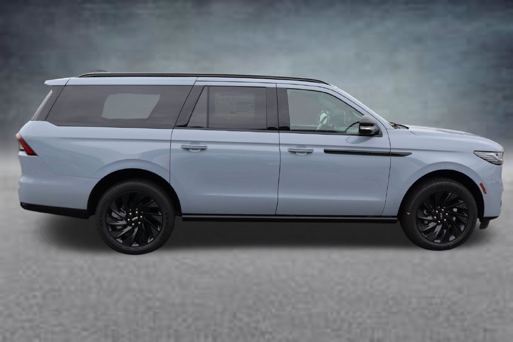 New 2027 Lincoln Navigator L Reserve w/ Jet Appearance Package AWD/4WD image 2