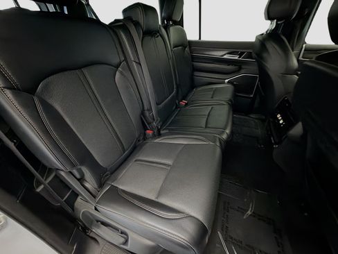 Used 2024 Jeep Wagoneer L Series II RWD image 14