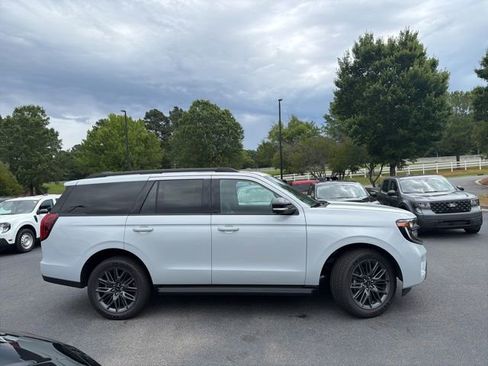 New 2026 Ford Expedition Platinum w/ Stealth Appearance Package AWD/4WD image 16