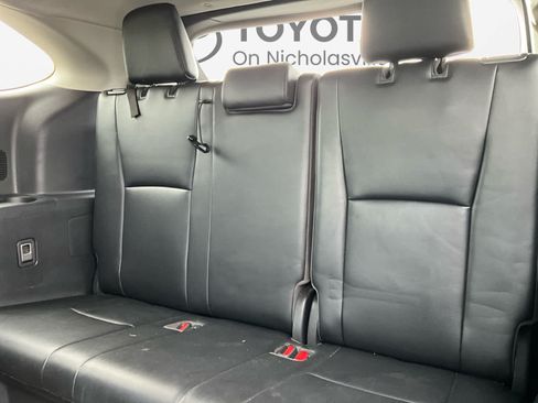 Used 2021 Toyota Highlander XLE AWD/4WD image 25