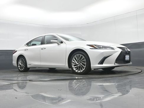 Used 2020 Lexus ES 300h w/ Accessory Package FWD image 54