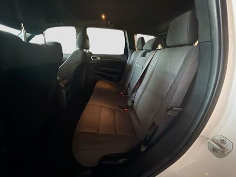 Used 2019 Jeep Grand Cherokee Laredo AWD/4WD image 28
