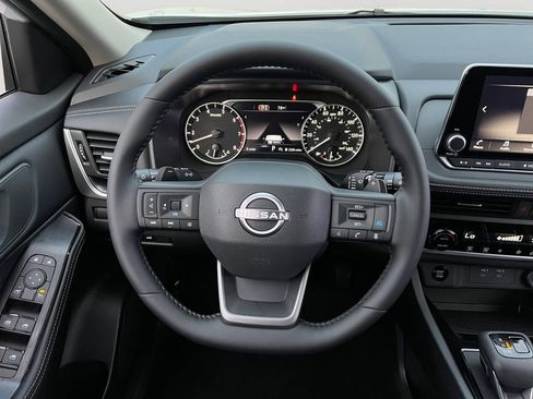 Used 2026 Nissan Rogue SV image 18