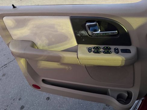 Used 2004 Ford Expedition Eddie Bauer image 17