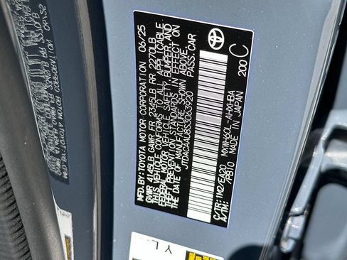 Used 2025 Toyota Prius Limited FWD image 30