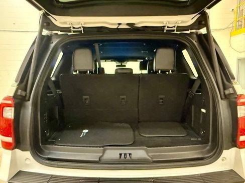 Used 2019 Ford Expedition XLT w/ Equipment Group 202A AWD/4WD image 28