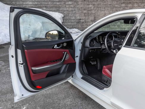 Used 2022 Kia Stinger GT-Line w/ Sun & Sound Package image 23