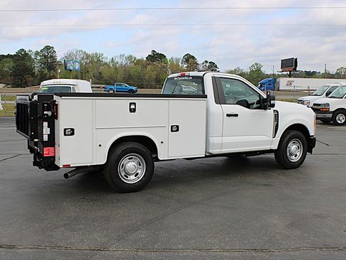 Used 2023 Ford F250 XL image 4