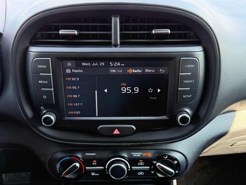 Used 2024 Kia Soul LX FWD image 9