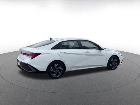 Used 2025 Hyundai Elantra Limited image 15
