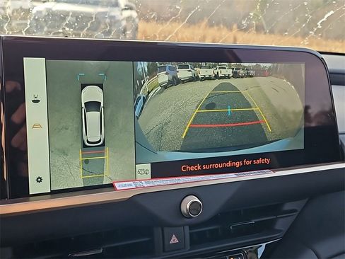 New 2025 Toyota Crown Signia Limited image 18