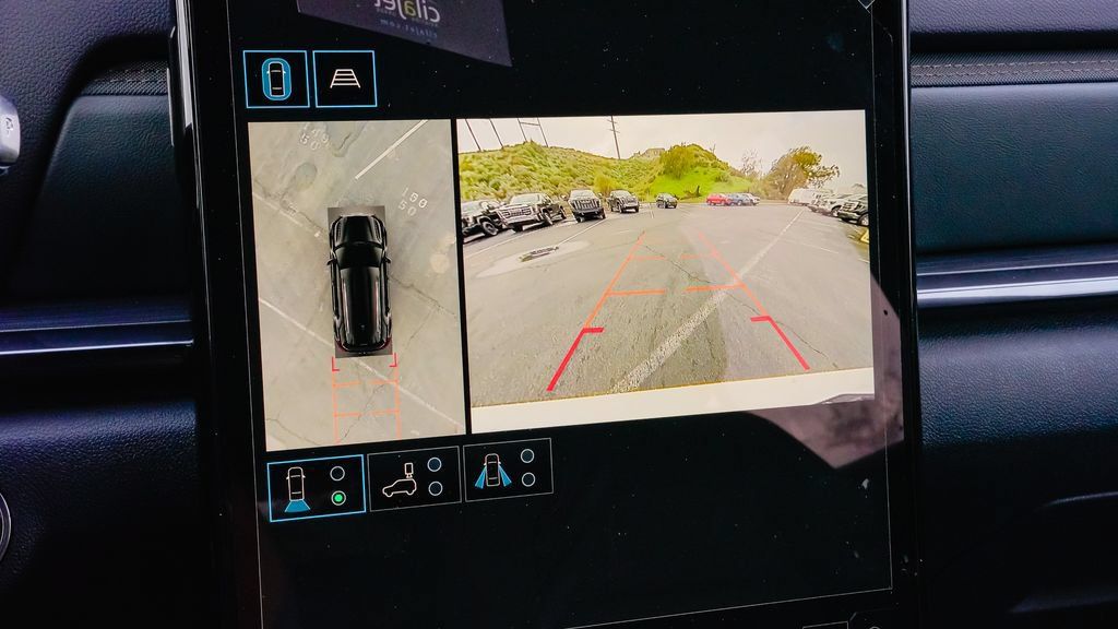 New 2027 GMC Terrain AT4 w/ Technology Package II AWD/4WD image 21