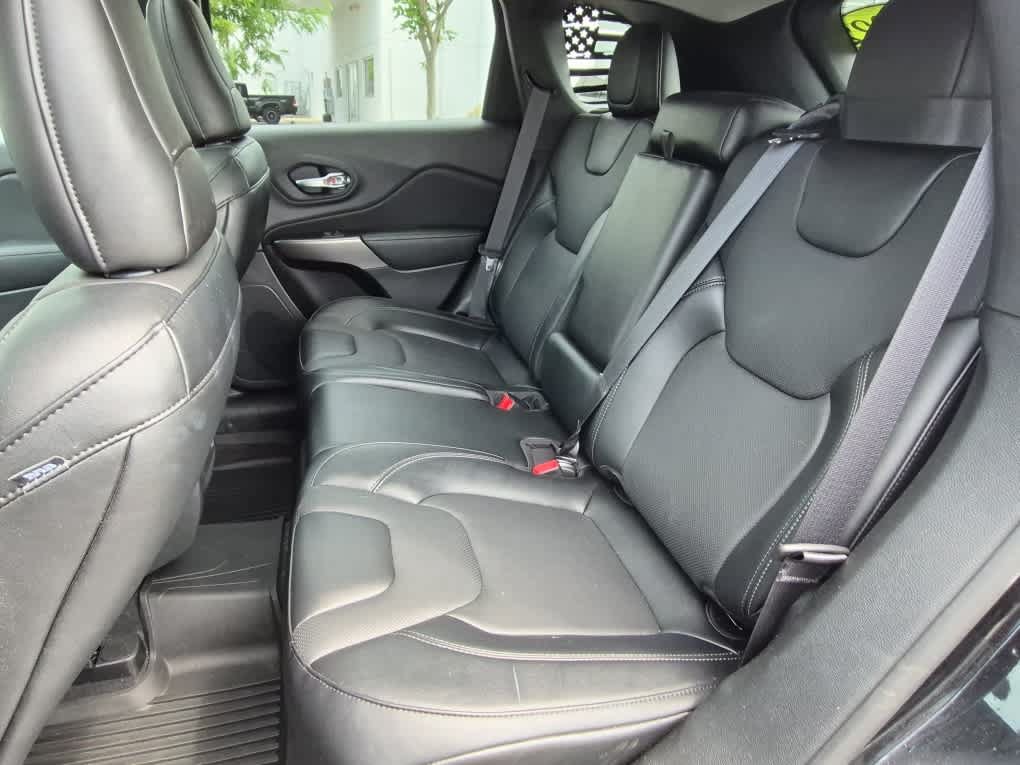 Used 2022 Jeep Cherokee Limited AWD/4WD image 7