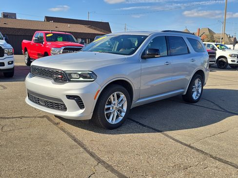 Used 2024 Dodge Durango GT image 2