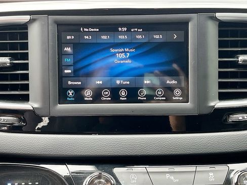 Used 2018 Chrysler Pacifica Touring Plus w/ Tire & Wheel Group FWD image 21