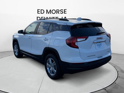 Used 2024 GMC Terrain SLE w/ Driver Convenience Package image 3