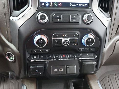 Used 2022 GMC Sierra 3500 Denali w/ Denali Ultimate Package AWD/4WD image 33