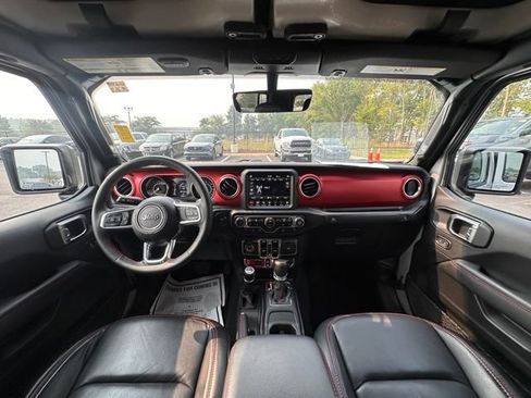 Used 2023 Jeep Gladiator Rubicon w/ Cold Weather Group AWD/4WD image 2