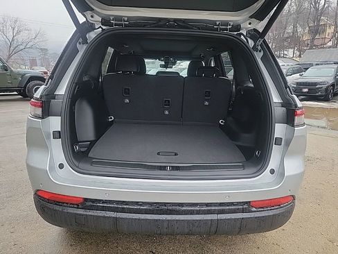 New 2025 Jeep Grand Cherokee Limited image 8
