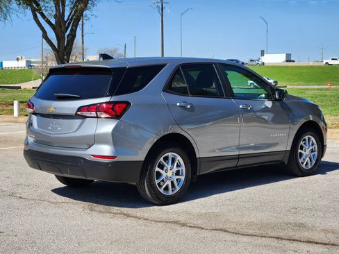Used 2024 Chevrolet Equinox LS w/ LS Convenience Package image 5