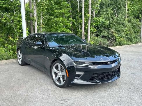 Used 2017 Chevrolet Camaro SS RWD image 2