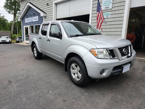Used 2012 Nissan Frontier SV w/ SV Premium Utility Pkg image 2
