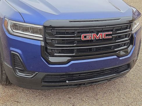 Used 2023 GMC Acadia SLE w/ Driver Convenience Package image 10