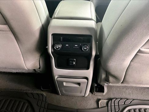 Used 2017 GMC Acadia SLE image 10