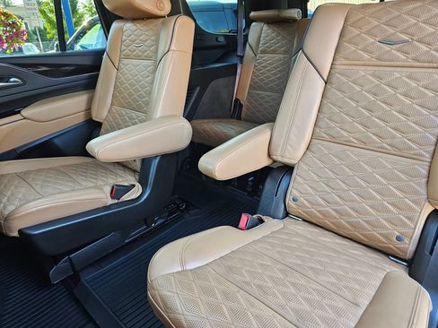 Used 2021 Cadillac Escalade Sport w/ Driver Assist Tech Package AWD/4WD image 24