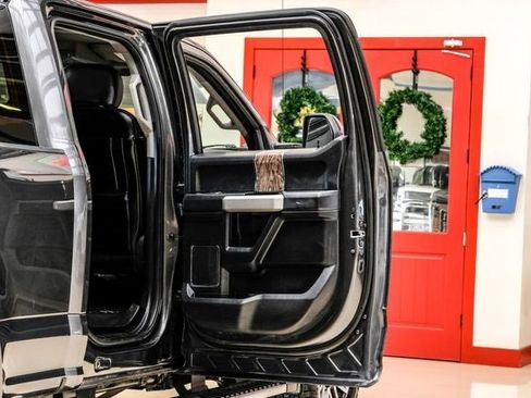 Used 2018 Ford F250 Lariat w/ Lariat Value Package image 39