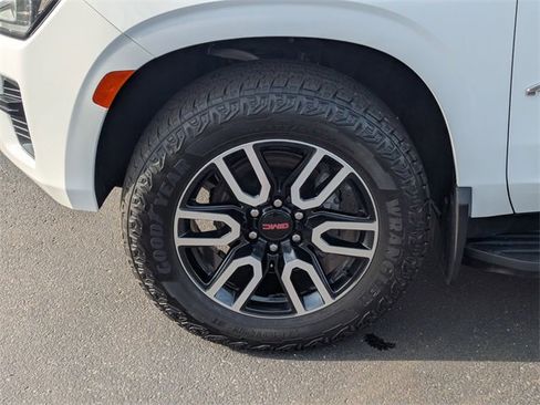 Used 2024 GMC Yukon AT4 image 10