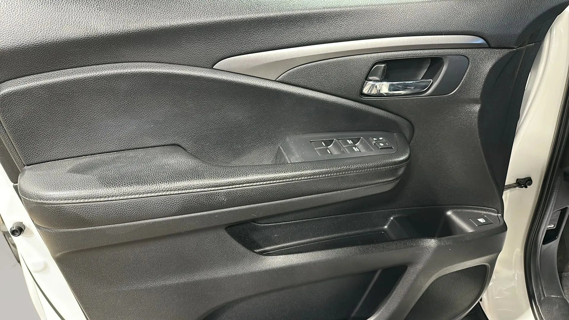 Used 2019 Honda Pilot LX image 10