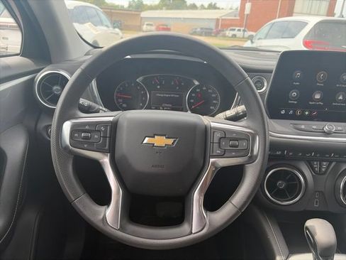 Used 2025 Chevrolet Blazer LT AWD/4WD image 15