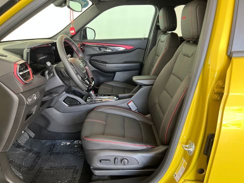 Used 2025 Chevrolet TrailBlazer RS w/ Convenience Package FWD image 11