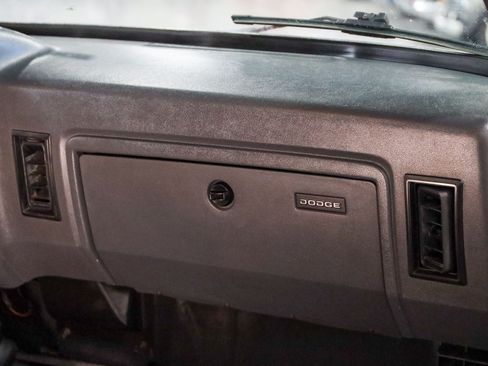 Used 1992 Dodge D/W Truck 150 RWD image 17