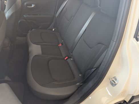 Used 2023 Jeep Renegade Altitude AWD/4WD image 17