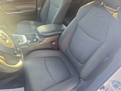 Used 2021 Toyota RAV4 XLE image 17